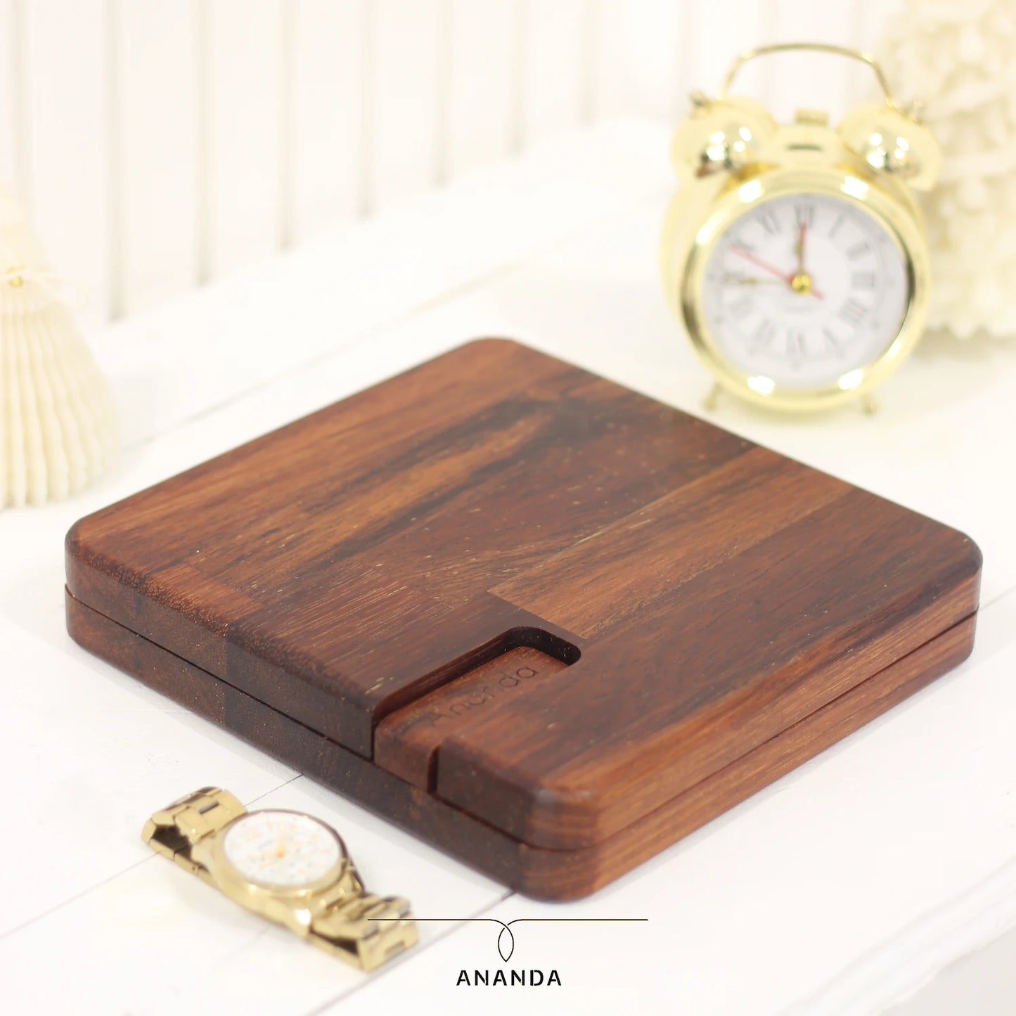 mini my one Minimal in size, yet ideal for keeping your daily essentials neatly arranged and within reach
