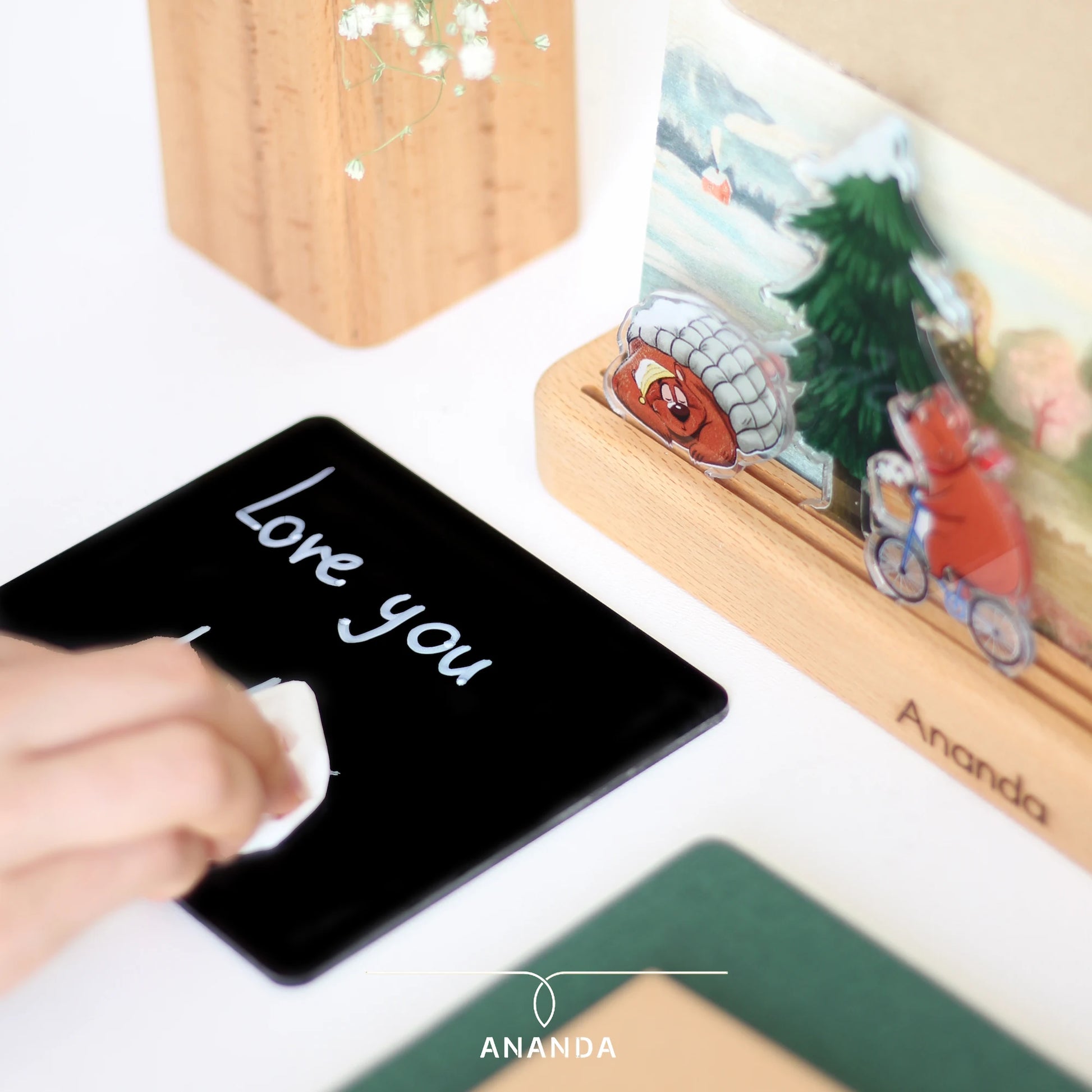 The blackboard surface on the Hannah calendar lets you easily write down your daily plans, motivational quotes, or reminders, and erase them whenever you need. It’s the perfect way to stay organized and inspired, with a space to jot down whatever matters most to you each day!