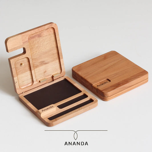  A compact and portable wooden desk organizer , perfect for any workspace. Minimal in size, yet ideal for keeping your daily essentials neatly arranged and within reach.