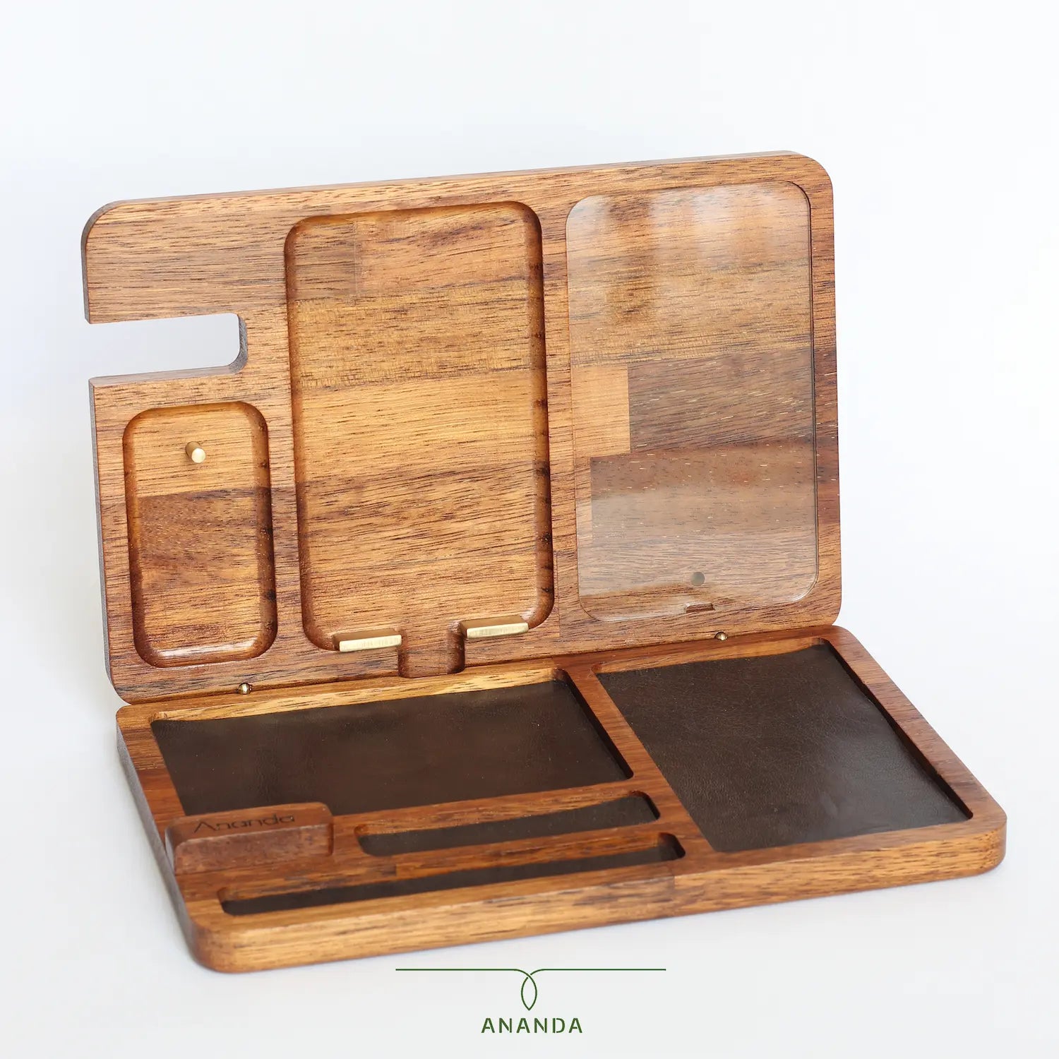 MyOne Big organizer in iroko wood with a family photo inserted under plexiglass